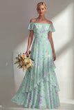 Vestido largo largo de dama de honor verde de la línea A con estampado floral y volantes