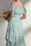 Vestido largo largo de dama de honor verde de la línea A con estampado floral y volantes
