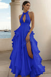 Vestido formal largo blanco con volantes halter de línea A con abertura alta