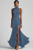 Vestido formal largo sirena con volantes negros con cuello halter y abertura