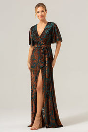 Vestido de fiesta largo de terciopelo quemado verde oscuro con mangas cortas