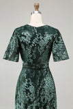 Vestido de fiesta largo de terciopelo quemado verde oscuro con mangas cortas