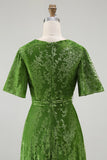 Vestido de fiesta largo de terciopelo quemado verde oscuro con mangas cortas