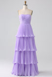 Vestido de dama de honor largo de talla más largo y filetes sin tirantes lila plisados en A-Line