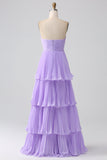 Vestido de dama de honor largo de talla más largo y filetes sin tirantes lila plisados en A-Line