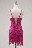 Vestido de bienvenida fucsia con tirantes finos y con encaje en la espalda
