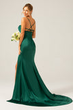 Correas de espagueti de sirena verde oscuro Vestido largo de dama de honor de satén con plisado