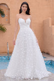 Vestido de novia blanco de encaje con apliques de corazón de una línea A Line con mangas desmontables