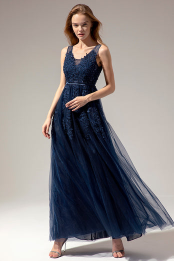Vestido gris con apliques