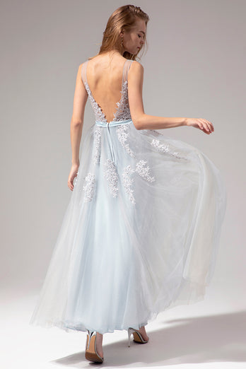 Vestido gris con apliques
