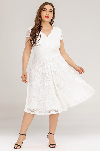 Vestido de encaje a medias en tamaño más blanco