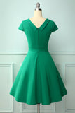 Vestido con cuello barco verde de los años 50