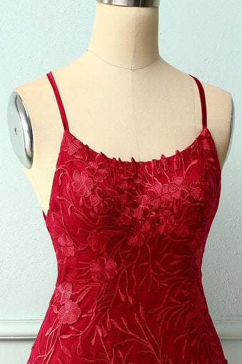 Vestido ajustado rojo con tirantes finos