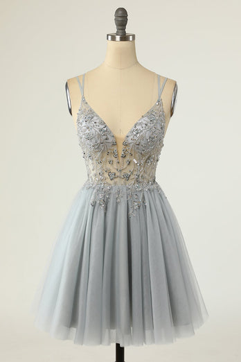 Precioso Vestido corto de regreso a casa gris con tirantes finos y pedrería