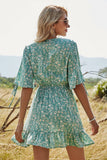 Vestido de verano con estampado floral verde