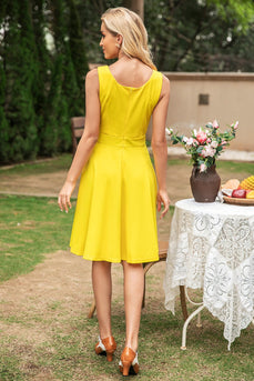 Vestido amarillo sin mangas de cuello V de la década de 1950