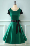 Vestido swing verde de la década de 1950 con encaje