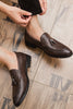 Cargar imagen en el visor de la galería, Zapatos de hombre de cuero marrón con flecos