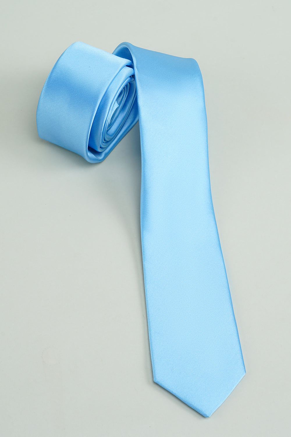Corbata formal en color azul para hombres