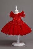 Una línea joya cuello rojo vestido de niña con moño