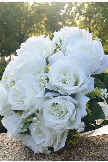 Ramo de dama de honor de rosa blanca