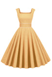 Vestido de cuello cuadrado amarillo de la década de 1950