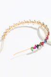 Diadema de pedrería dorada