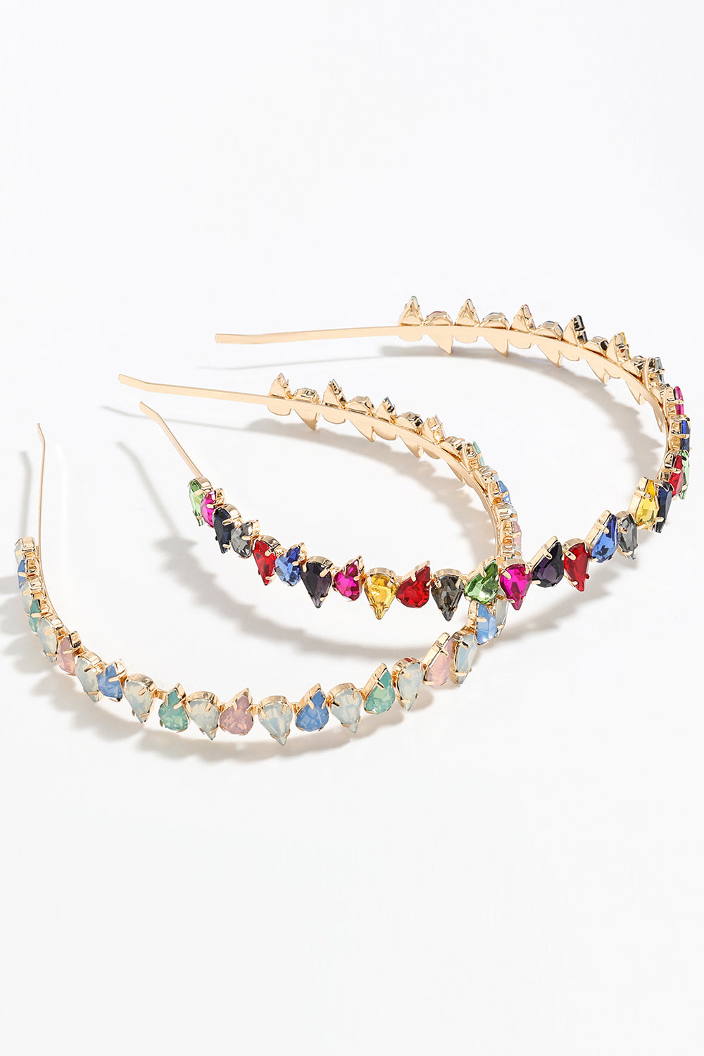 Diadema de pedrería dorada