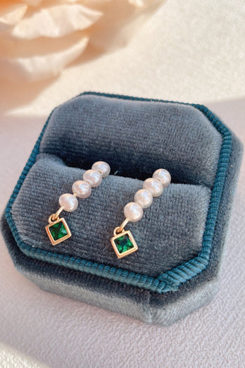 Pendientes de perlas naturales con pedrería verde