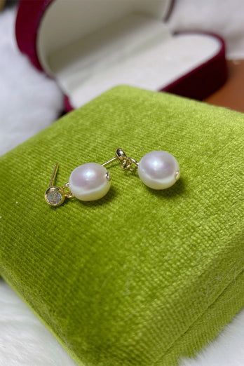 Pendientes de perlas blancas