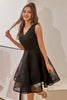 Cargar imagen en el visor de la galería, Vestido de regreso a casa negro con cuello V