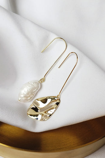 Pendientes asimétricos de perla de forma barroca natural