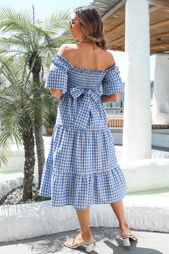 Vestido de verano azul a cuadros de hombro