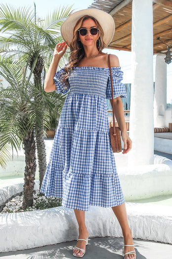 Vestido de verano azul a cuadros de hombro