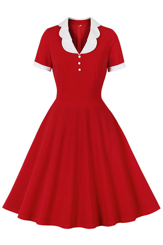 Vestido swing de cuello de solapa roja de la década de 1950