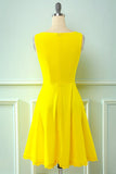 Vestido amarillo vintage de la década de 1950 con encaje hueco