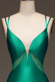 Vestido de fiesta de sirena de satén verde profundo con escote en V y espalda con cordones