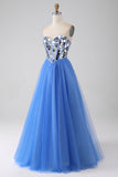 Vestido de fiesta azul real con espejo de novia de una línea