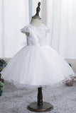 Vestido de niña de flores blancas con encaje