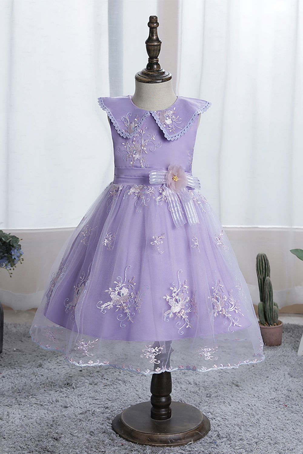 Vestido de niña de flor de cuello de muñeca púrpura con encaje