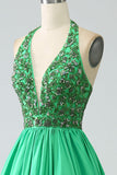 Vestido de fiesta halter verde satinado con abalorios
