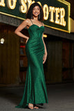 Elegante vestido de fiesta de corsé verde oscuro con correas de espagueti de sirena con frente dividido