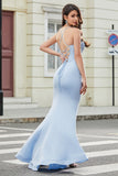 Elegante vestido de fiesta con correas de espagueti de sirena azul claro con corsé dividido en la parte delantera