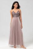 Chic Romántico A Line Spaghetti Straps Dusty Blue Long Bridesmaid Dress con abalorios