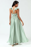 Deep V-Neck A Line Green Vestido de dama de honor largo con volantes