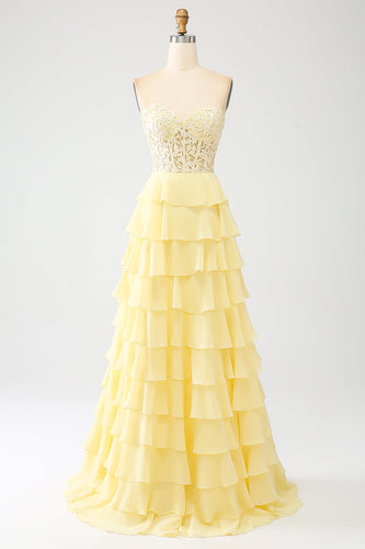Vestido de fiesta amarillo con niveles de novia