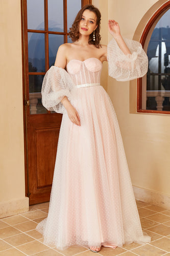 Vestido de novia de lunares rosas con mangas de hojaldre