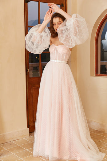 Vestido de novia de lunares rosas con mangas de hojaldre