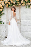 Deep V-Neck Ivory Tulle Sweep Train Wedding Dress con encaje