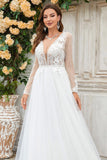 Deep V-Neck Ivory Tulle Sweep Train Wedding Dress con encaje